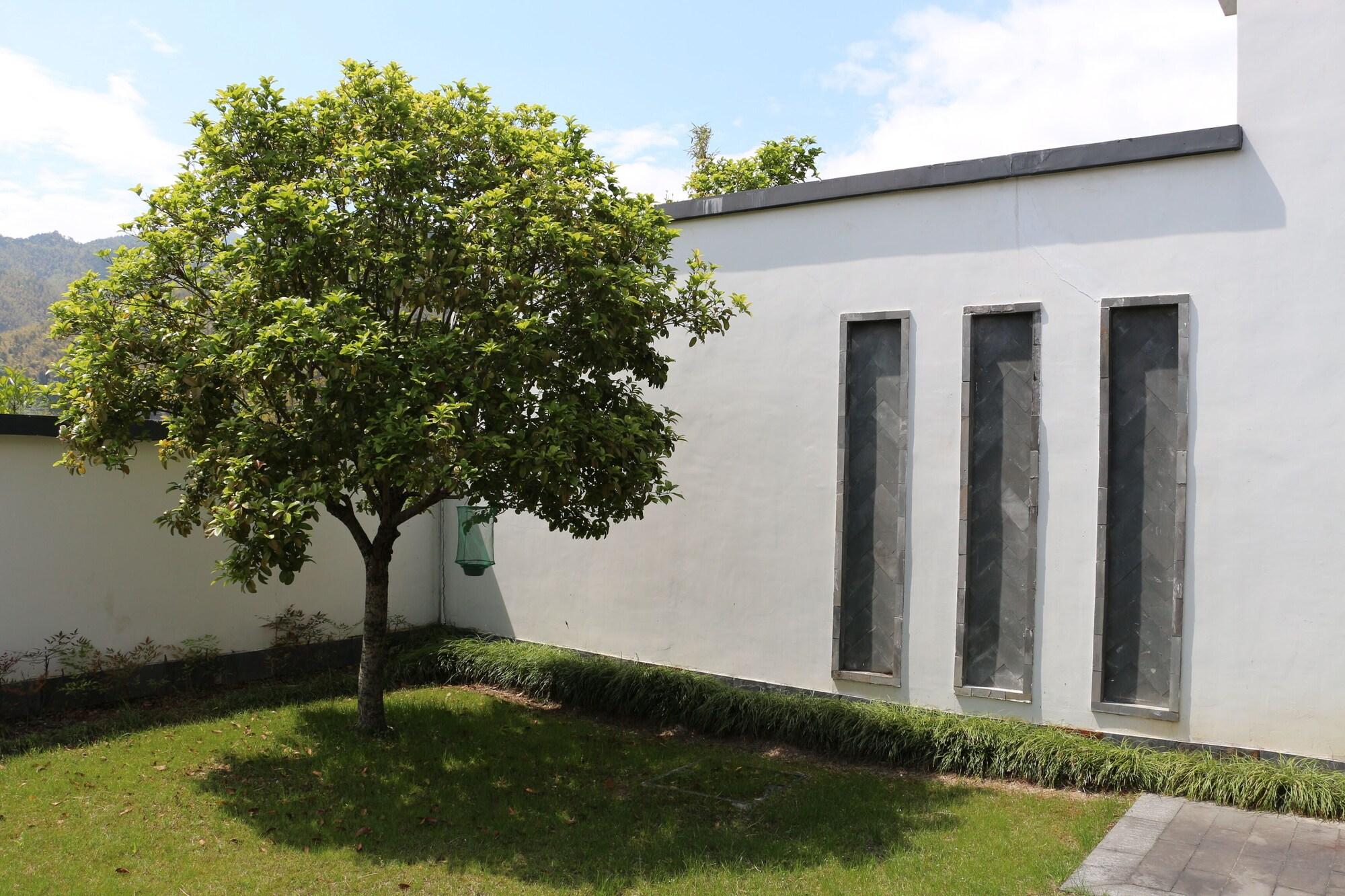 Banyan Tree Hotel Huangshan-The Ancient Charm Of Huizhou, A Paradise Exterior photo